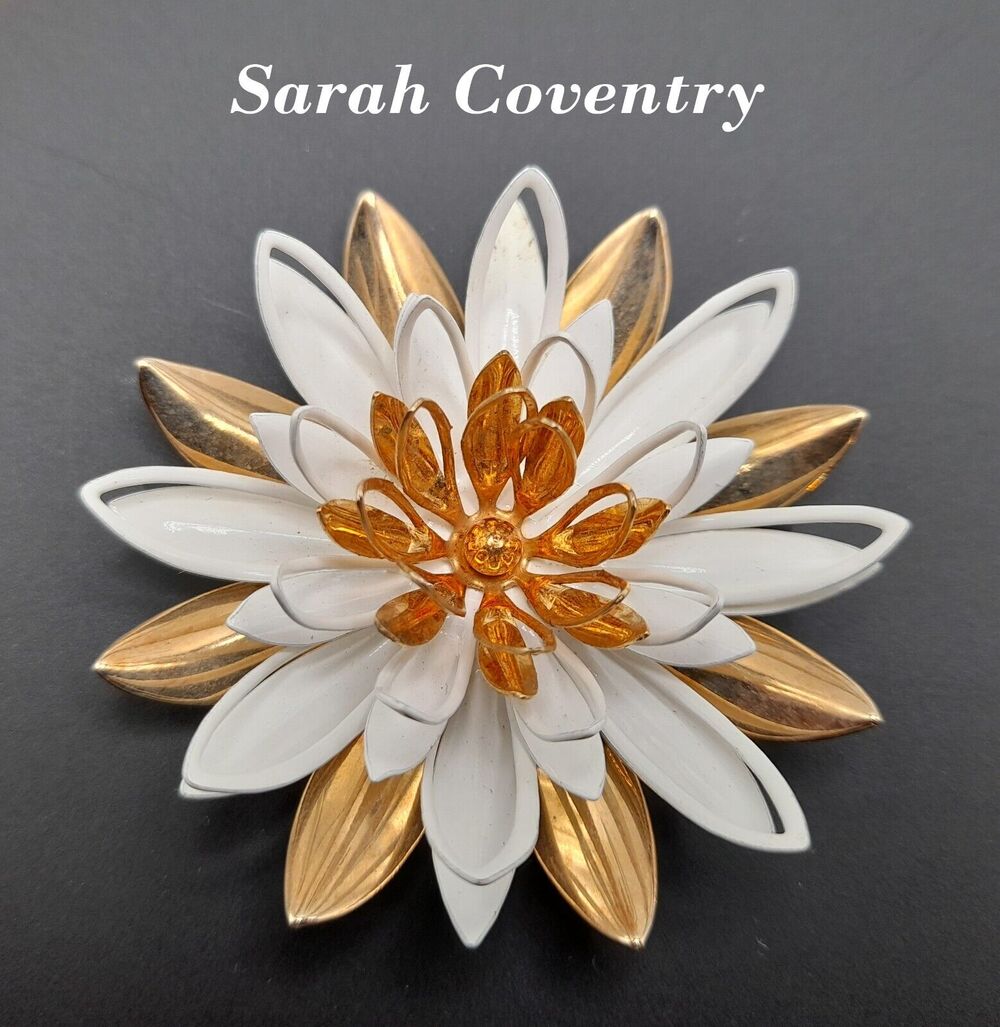 Vintage 1966 Sarah Coventry Water Lily Brooch White Enamel Gold Tone